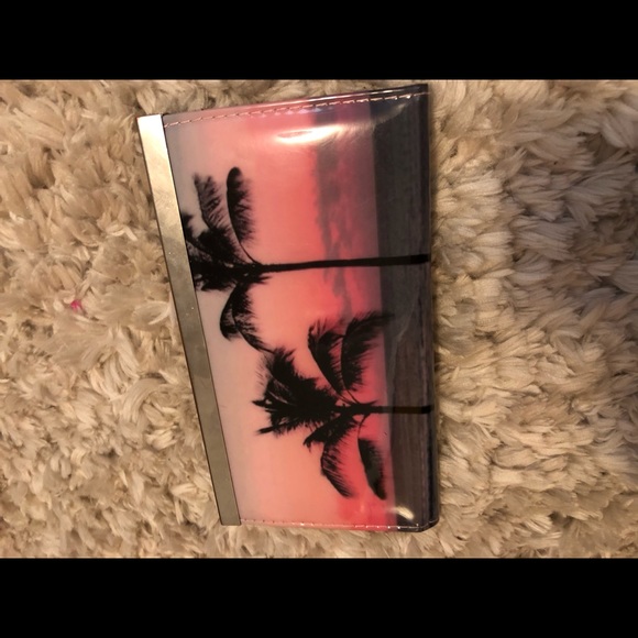 Beach Design Wallet - Picture 2 of 3